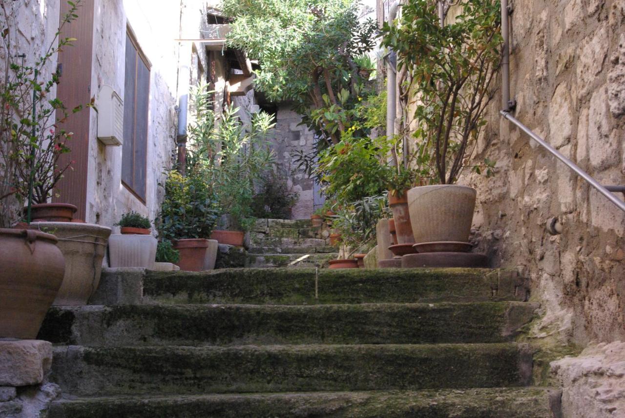 Mas De La Fadeto Bed & Breakfast Les Baux-de-Provence Exterior foto